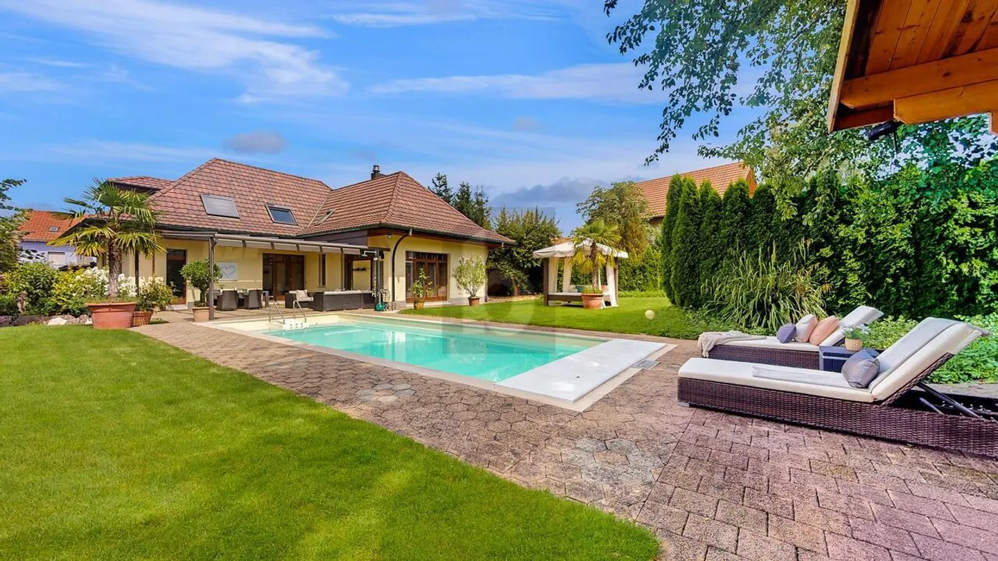 ESCLUSIVO CON PISCINA, GIARDINO DA SOGNO E CANTINA - Foto 2 di 6