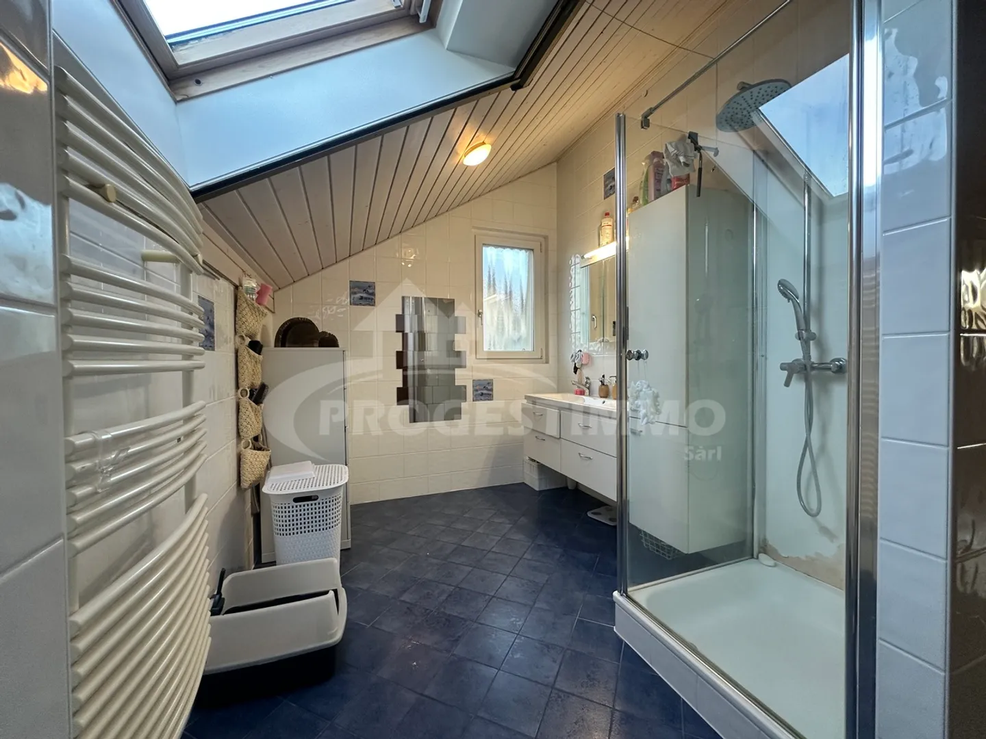 GERÄUMIGE FAMILIENVILLA - Foto 11 von 14