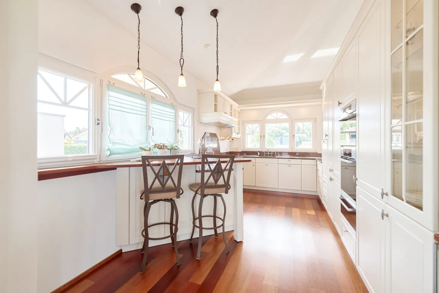 SENSO DI VACANZA: VILLA CON VISTA SUL LAGO DI NEUCHÂTEL - Foto 4 di 13