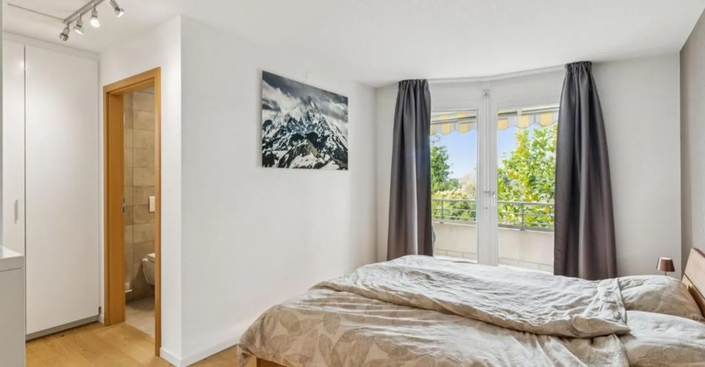 Stunning Apartment with Lake View - Photo 9 of 13
