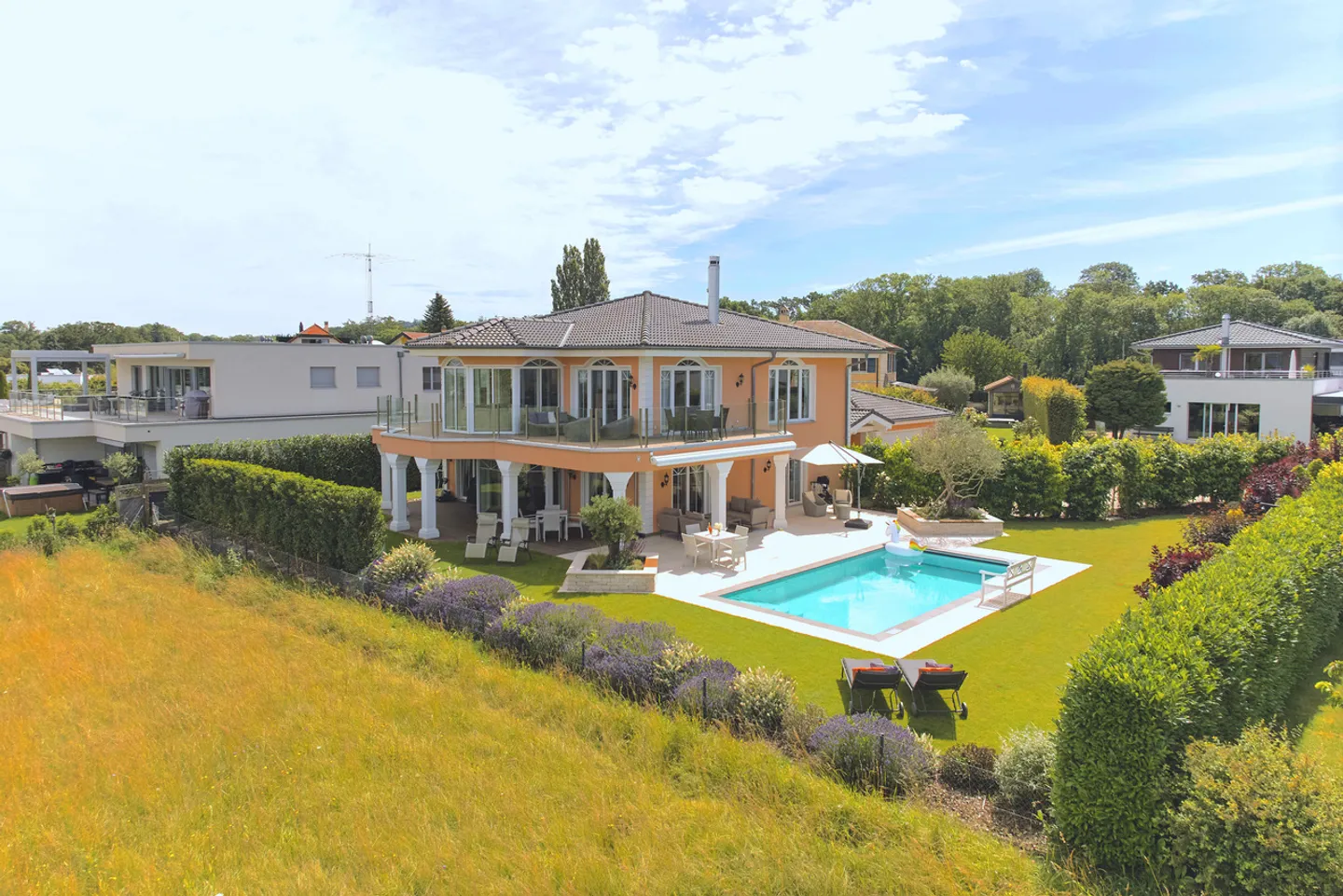 SENSO DI VACANZA: VILLA CON VISTA SUL LAGO DI NEUCHÂTEL - Foto 11 di 13