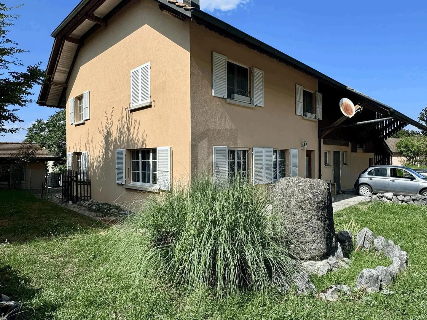 GERÄUMIGE RENOVIERTE VILLA - Foto 1 von 5