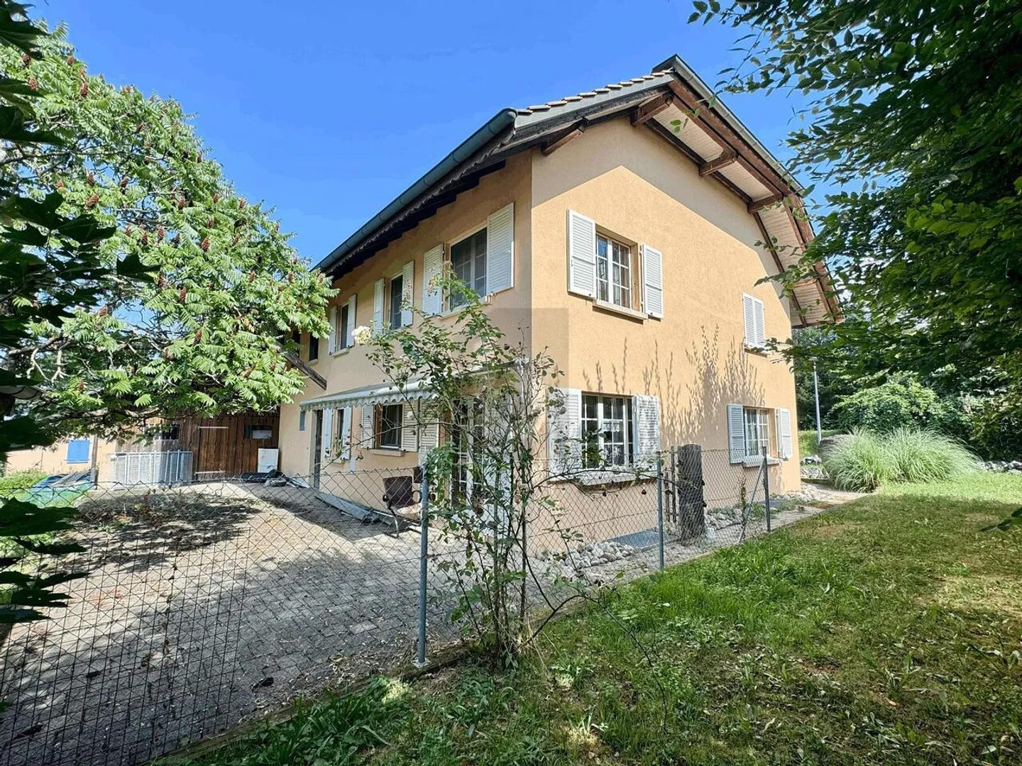 GERÄUMIGE RENOVIERTE VILLA - Foto 2 von 5