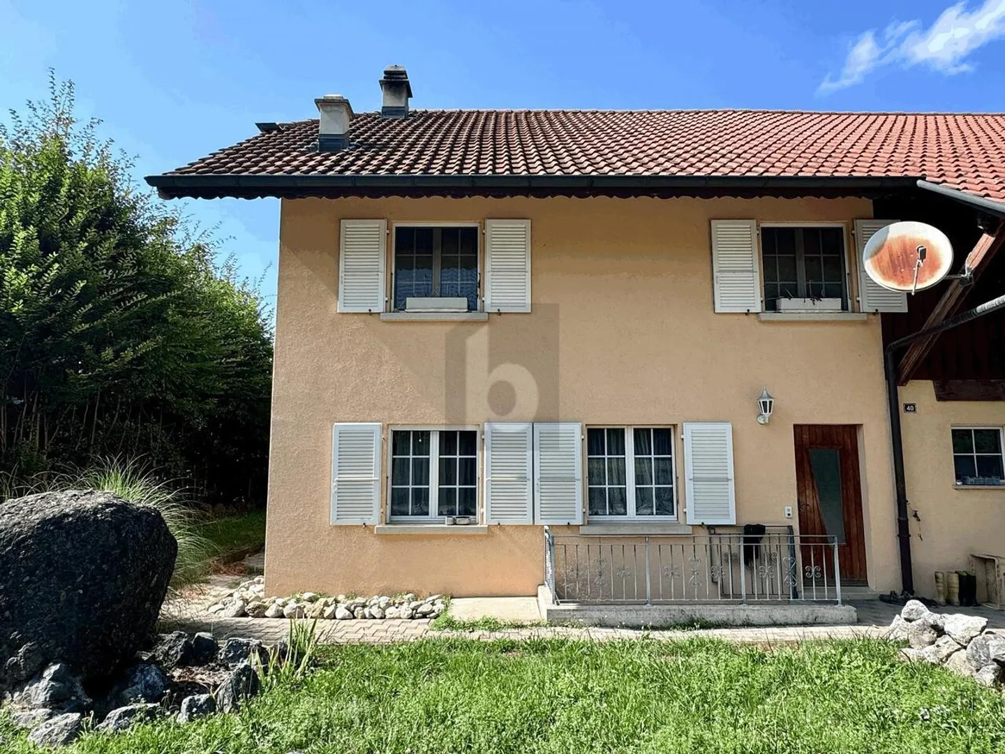 GERÄUMIGE RENOVIERTE VILLA - Foto 3 von 5