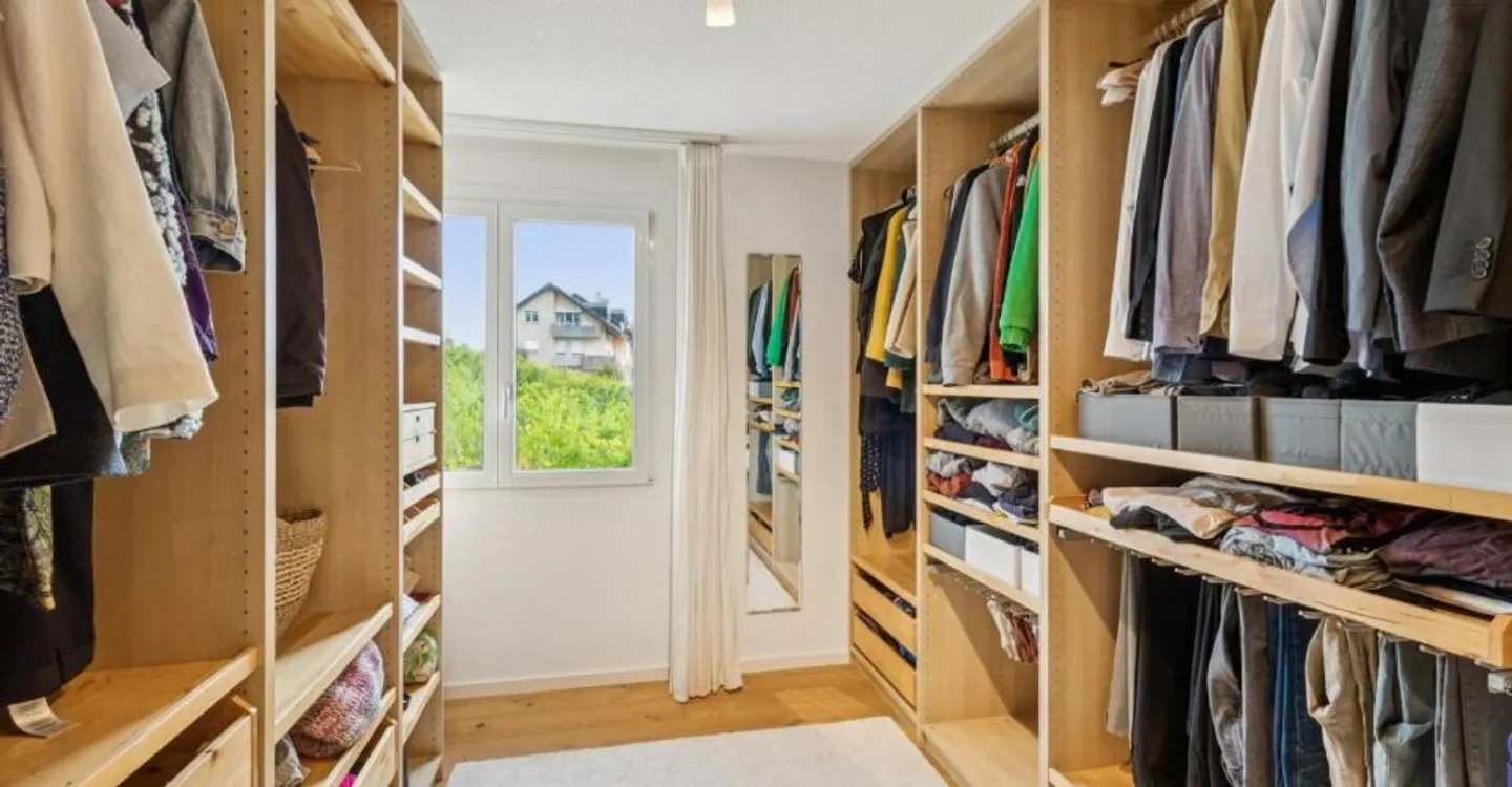 Stunning Apartment with Lake View - Photo 12 of 13