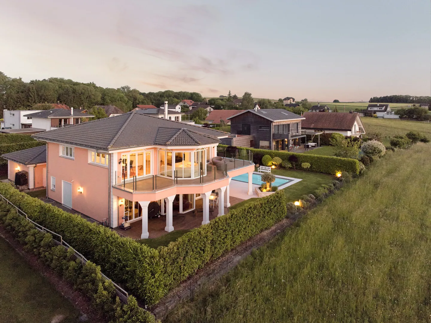 SENSO DI VACANZA: VILLA CON VISTA SUL LAGO DI NEUCHÂTEL - Foto 12 di 13