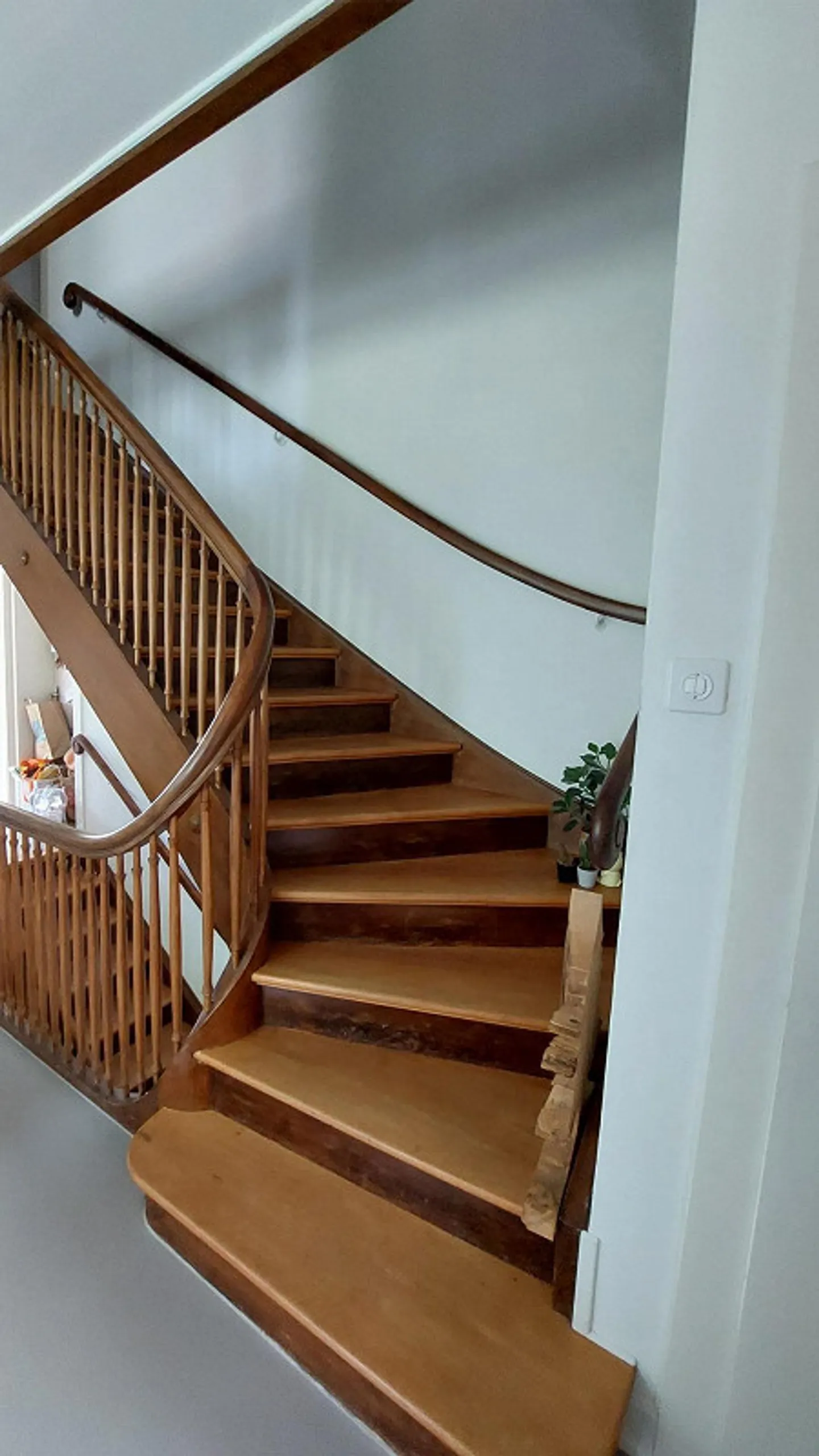 5.5 Room Maisonette Apartment in a Central Location in Winterthur - Photo 9 of 10
