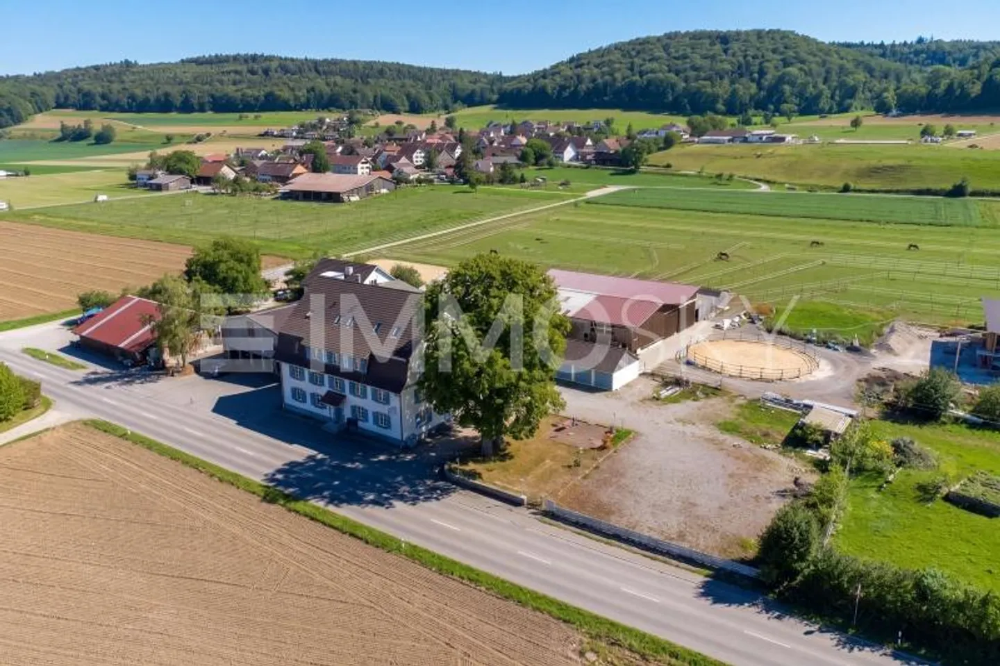 Bâtiment résidentiel et commercial historique rénové avec amour - Photo 9 sur 10