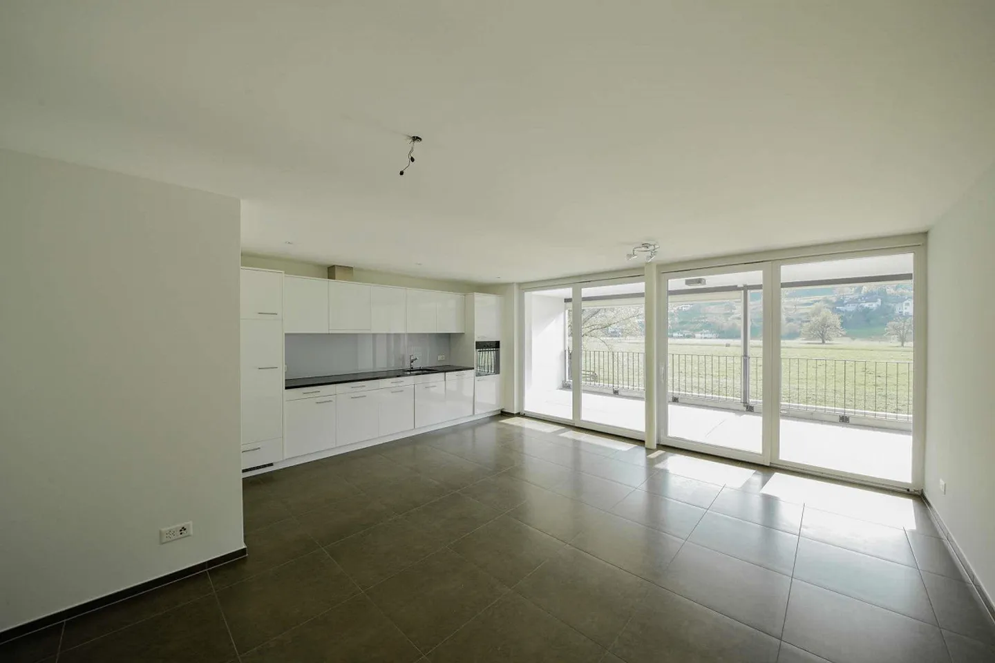 Comfort and tranquility combined - Modern penthouse apartment for the highest demands! - Photo 4 of 14