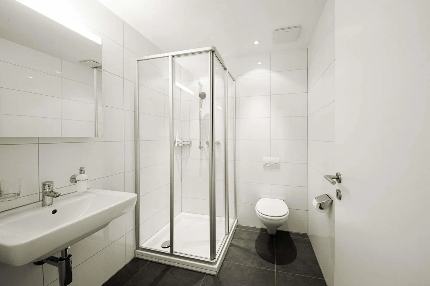 Comfort and tranquility combined - Modern penthouse apartment for the highest demands! - Photo 8 of 14