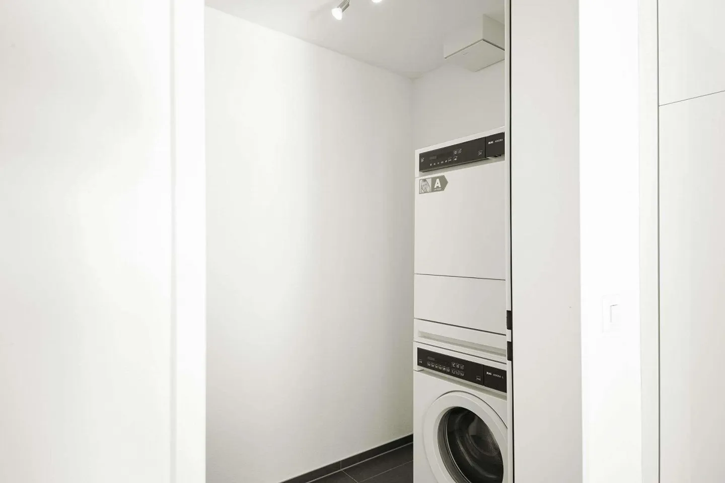 Comfort and tranquility combined - Modern penthouse apartment for the highest demands! - Photo 10 of 14