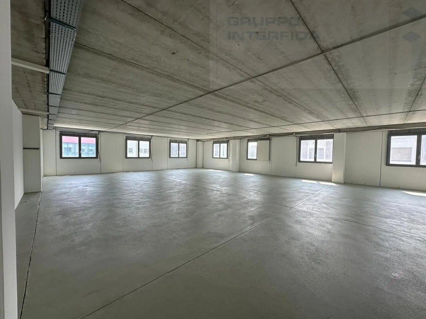 Area Ufficio/Magazzino ristrutturata nella zona Foxtown - Foto 4 di 7