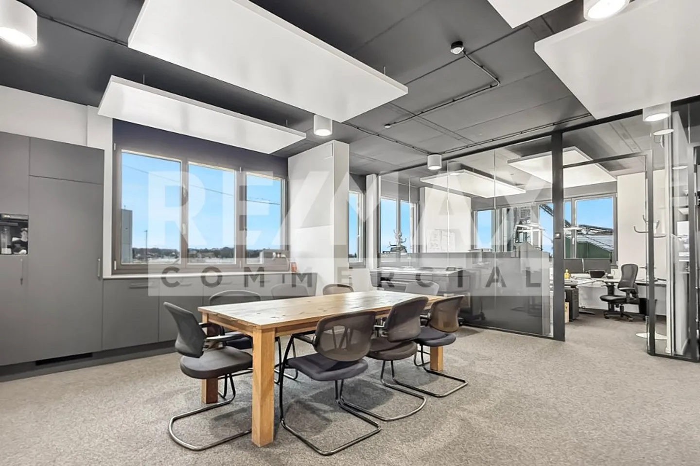 Attractive and modern office spaces in an ideally accessible location - Photo 3 of 13