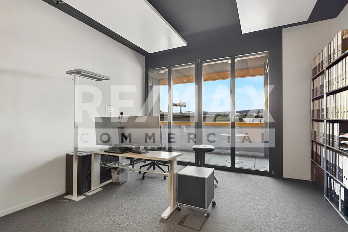 Attractive and modern office spaces in an ideally accessible location - Photo 5 of 13