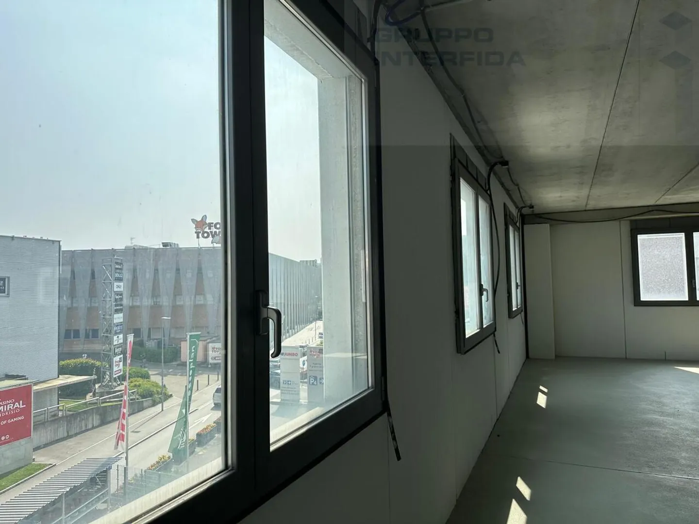 Area Ufficio/Magazzino ristrutturata nella zona Foxtown - Foto 6 di 7