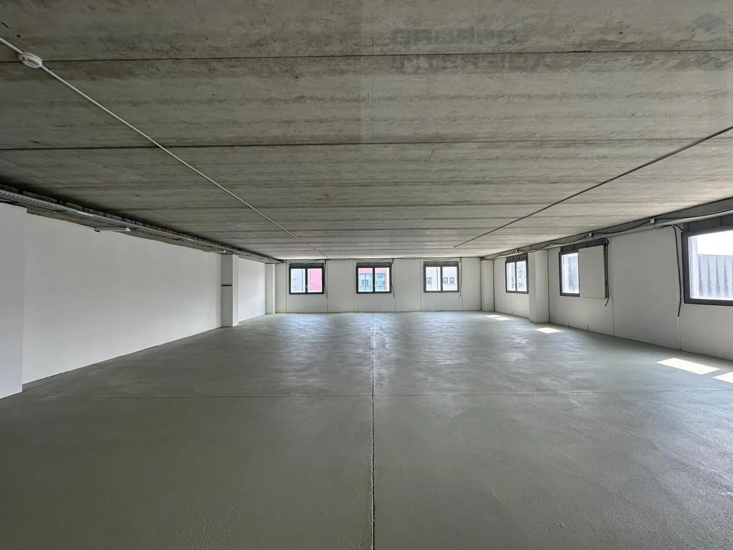 Area Ufficio/Magazzino ristrutturata nella zona Foxtown - Foto 5 di 7