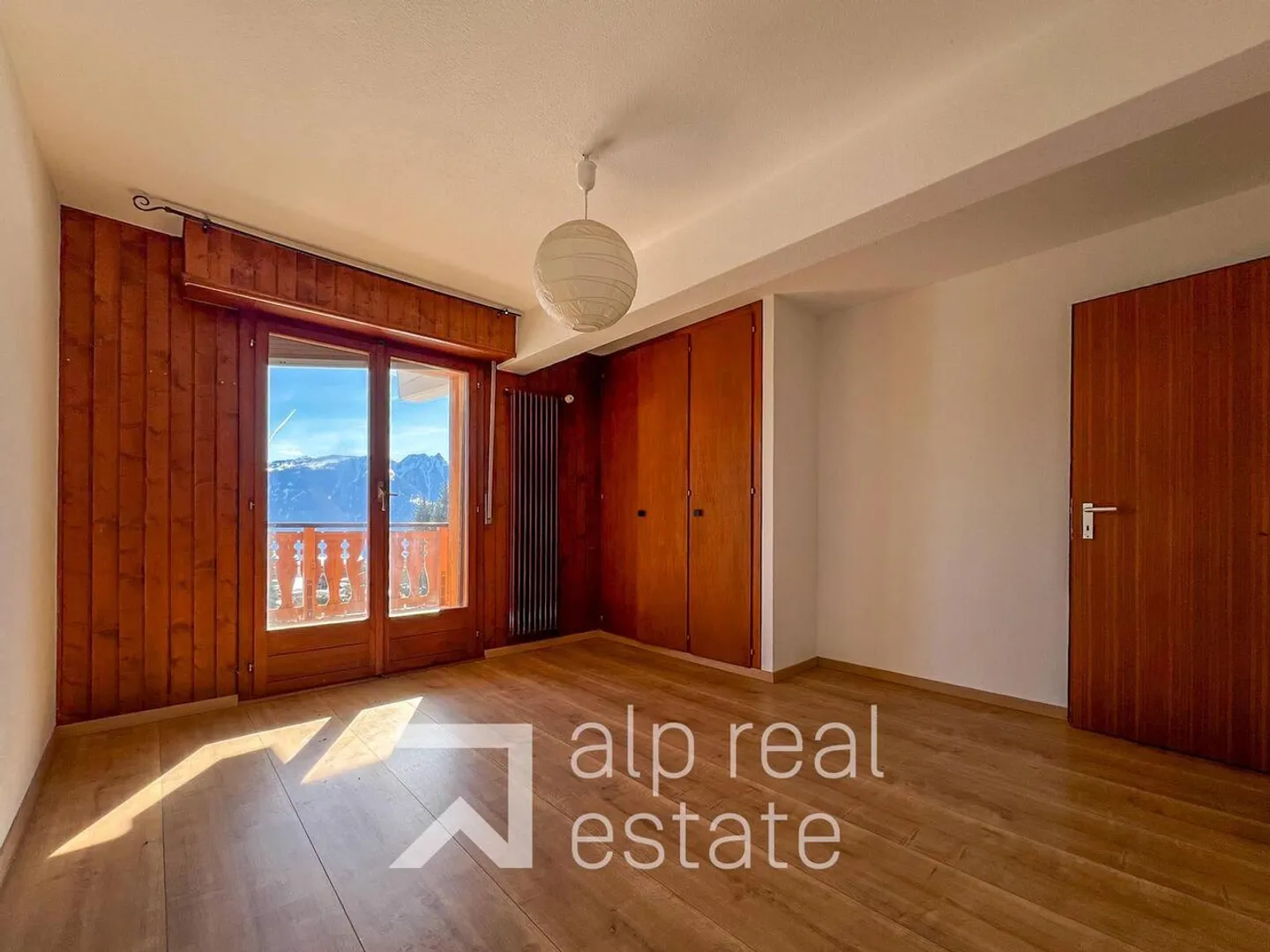 Magnificent 3.5-room apartment with a view - Photo 3 of 7