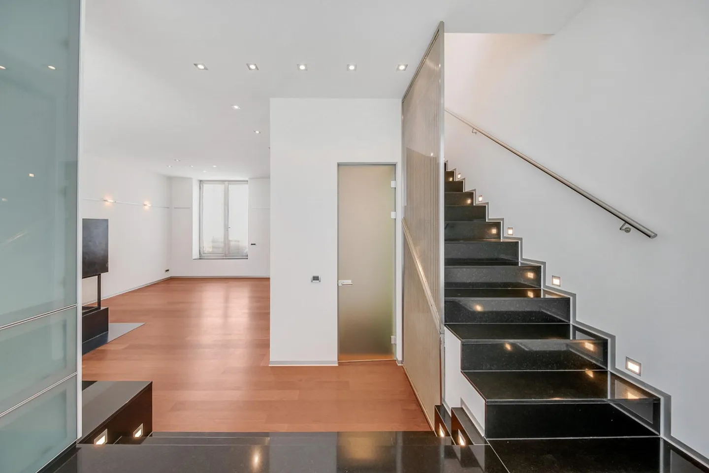L'appartement parfait et unique sur deux étages dans le district 6 - Photo 3 sur 13
