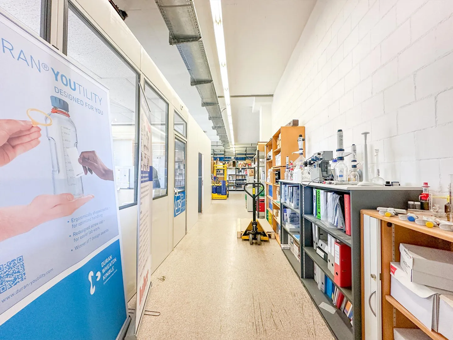 Espaces de stockage avec bureau intégré - Photo 1 sur 5