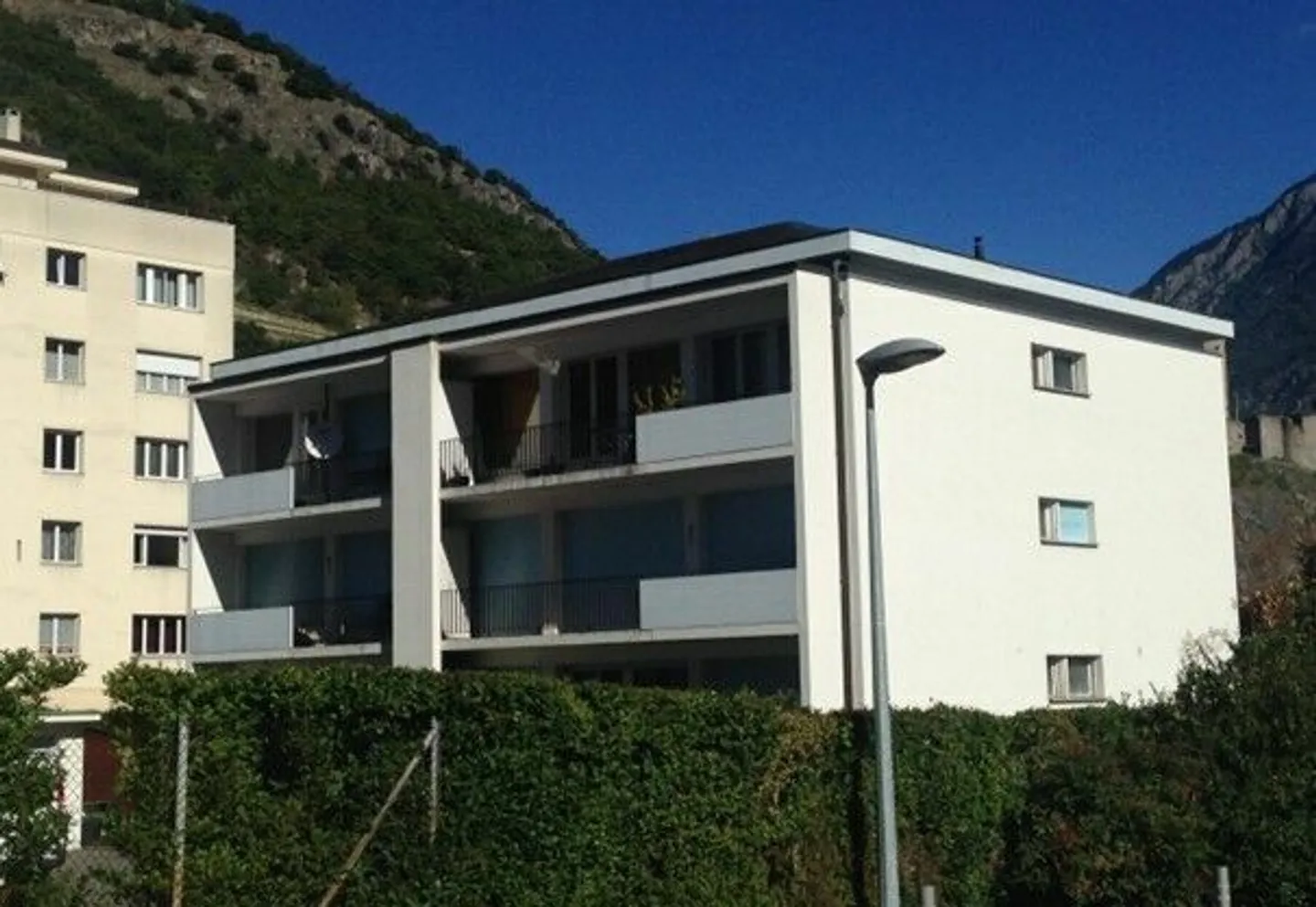 Modernes Gebäude in Martigny - Foto 2 von 3