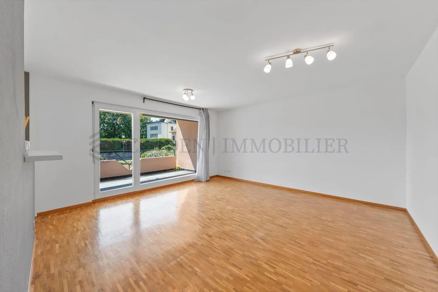 Bright four-room apartment very well located! - Photo 4 of 8