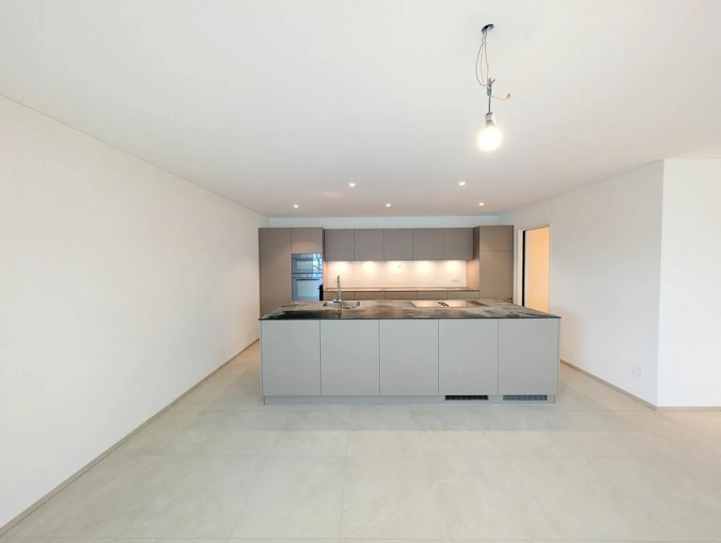 Vivere in famiglia con giardino e ampio spazio di stoccaggio - Foto 3 di 13