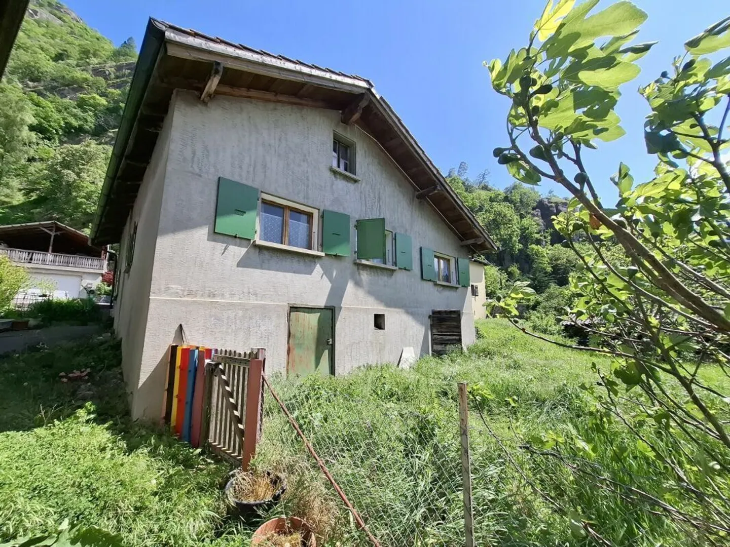 Terrain à bâtir avec maison villageoise à rénover - Photo 3 sur 5