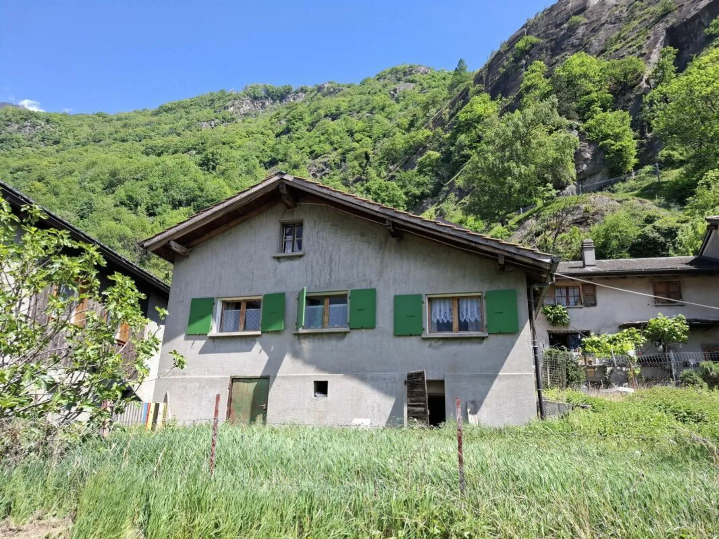 Terrain à bâtir avec maison villageoise à rénover - Photo 4 sur 5