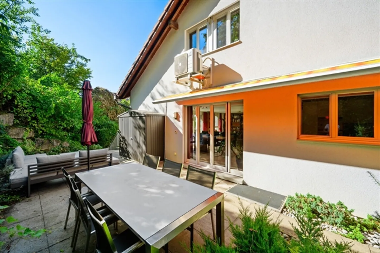 Exclusive semi-detached house with privacy and plenty of greenery - Photo 2 of 16