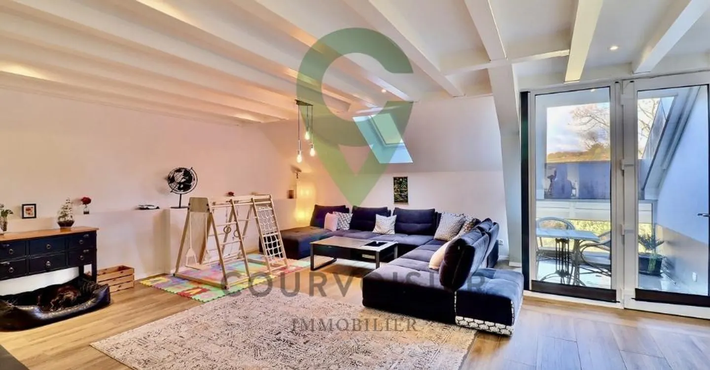 Spacious duplex offering the charm of the old and absolute comfort - Photo 1 of 11