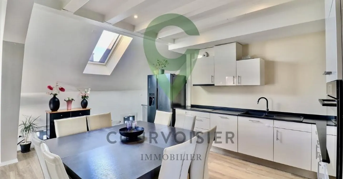 Spacious duplex offering the charm of the old and absolute comfort - Photo 2 of 11
