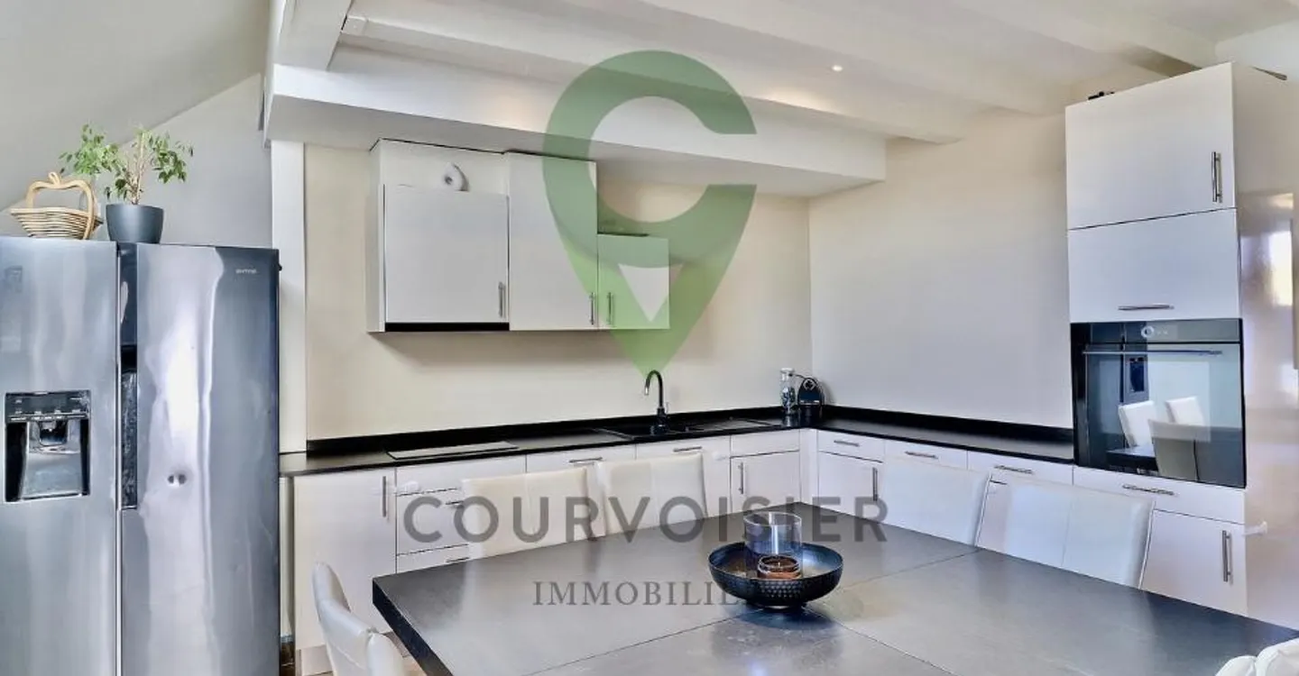 Spacious duplex offering the charm of the old and absolute comfort - Photo 3 of 11