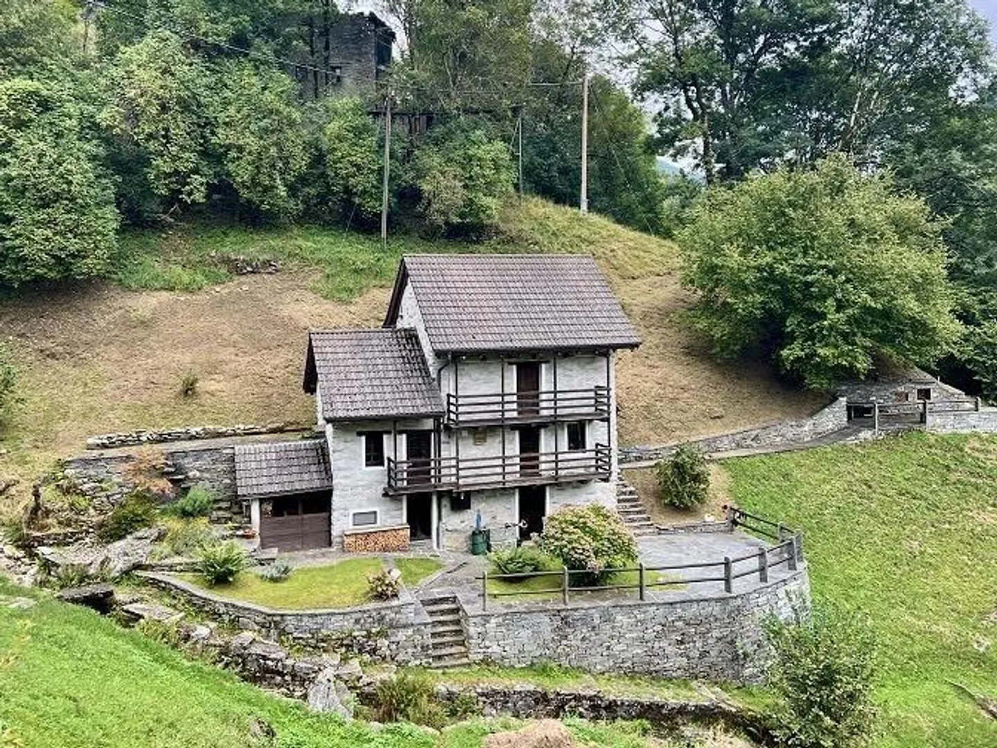 Rustico 3 1/2 locali con molte stanze aggiuntive, molto tranquillo, soleggiato - Foto 1 di 25