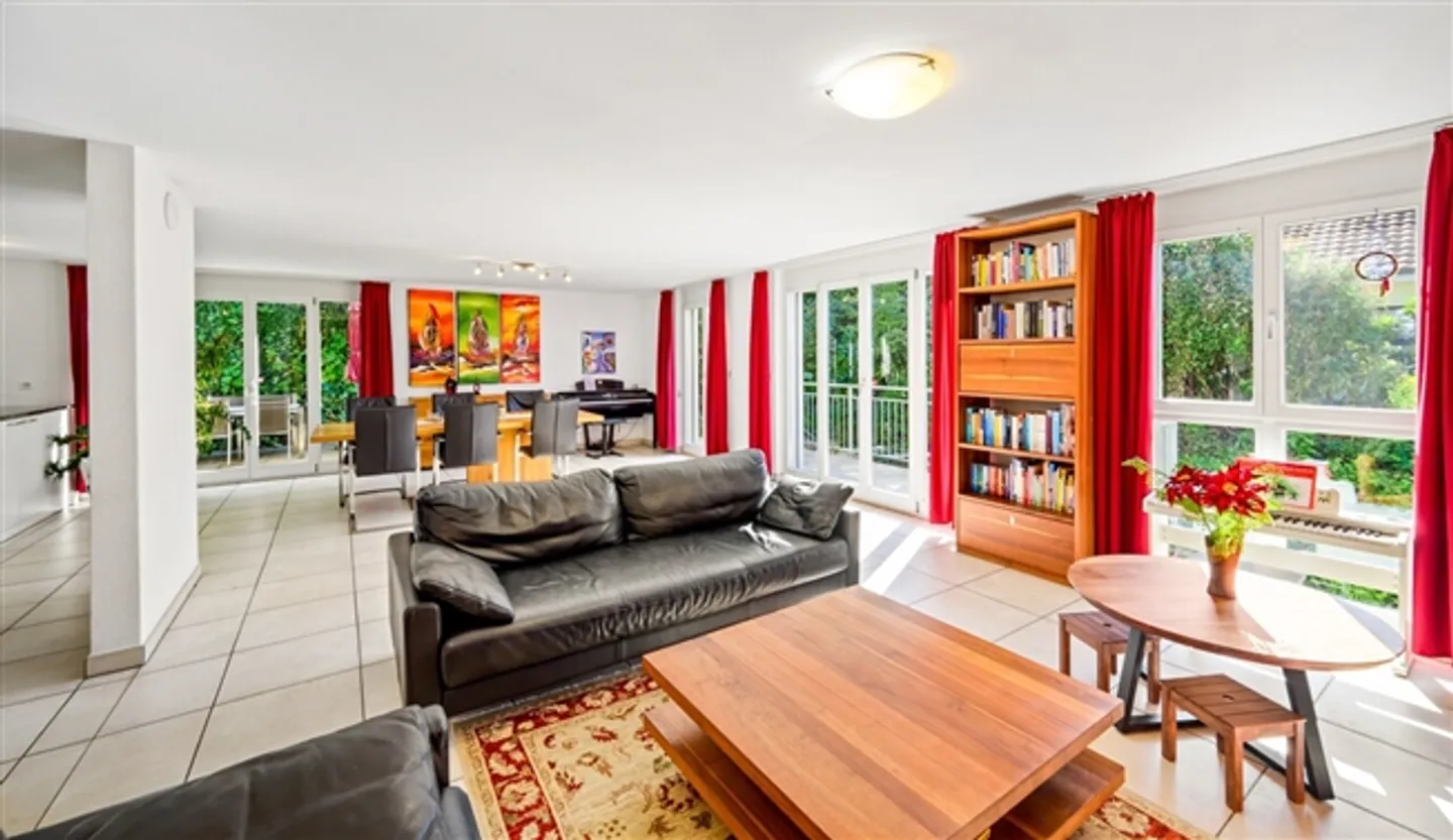 Exclusive semi-detached house with privacy and plenty of greenery - Photo 5 of 16