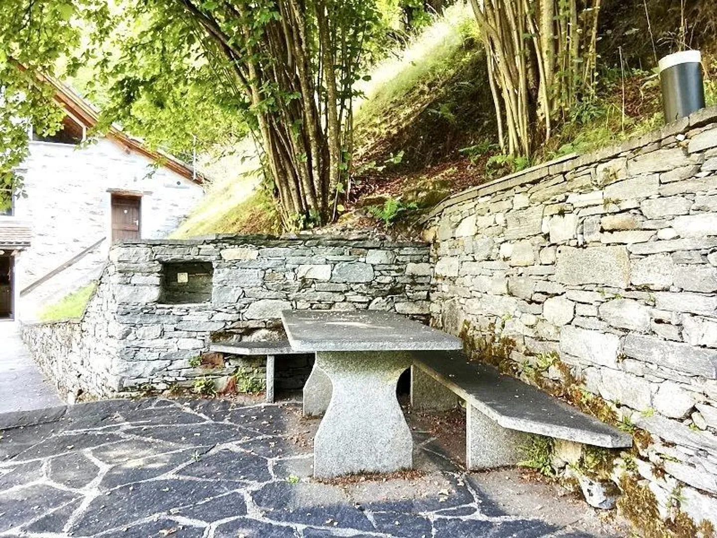 Rustico 3 1/2 locali con molte stanze aggiuntive, molto tranquillo, soleggiato - Foto 16 di 25