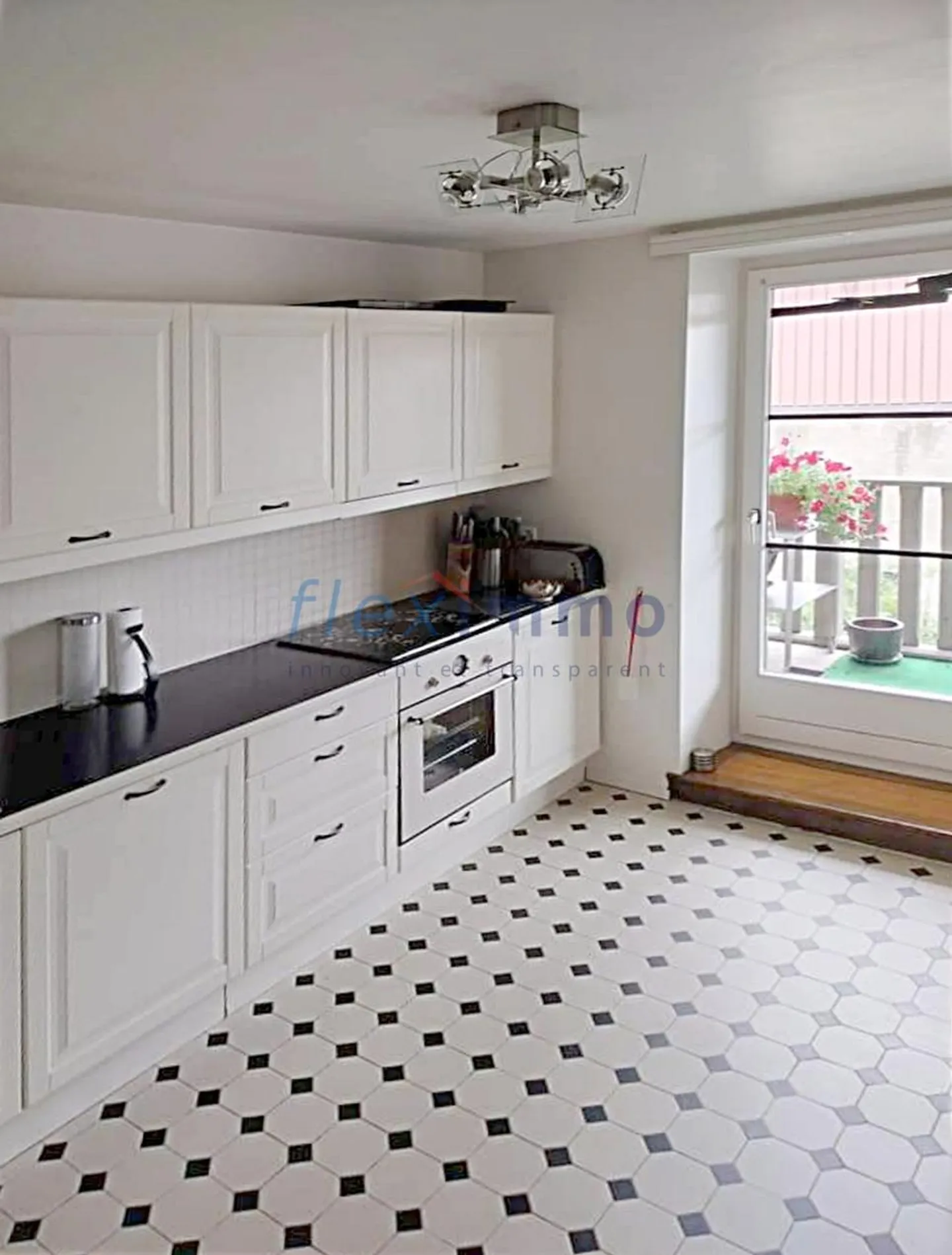 Magnificent renovated apartment - Photo 5 of 9