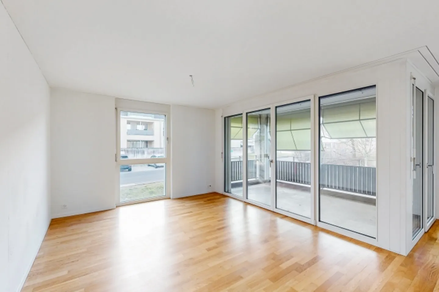 Beautiful Living in a Green Environment - Photo 2 of 7