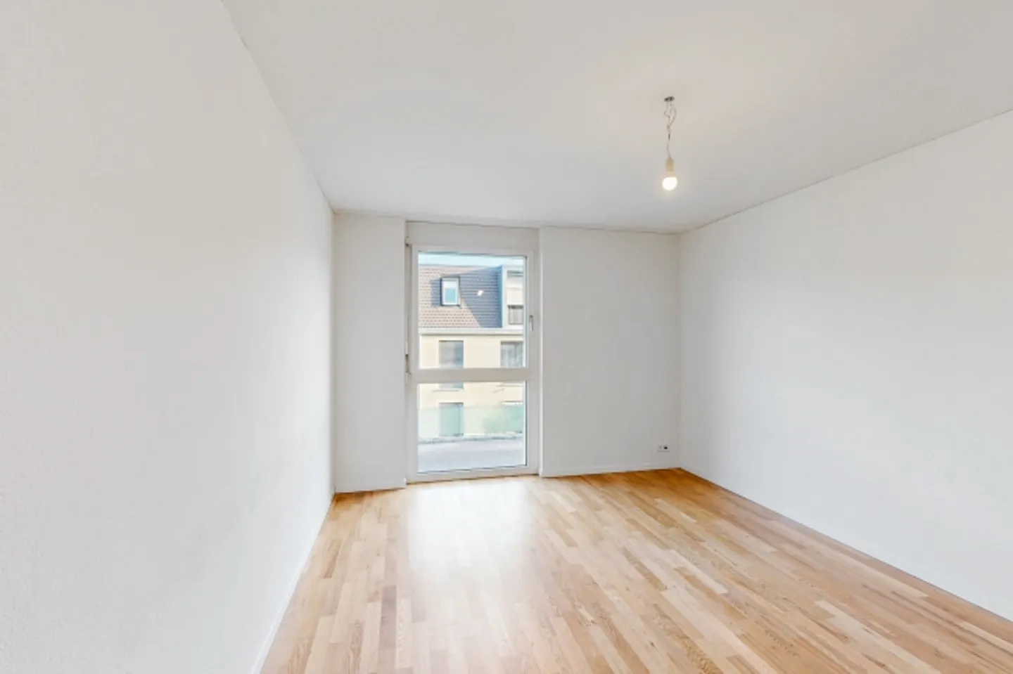 Beautiful Living in a Green Environment - Photo 4 of 7