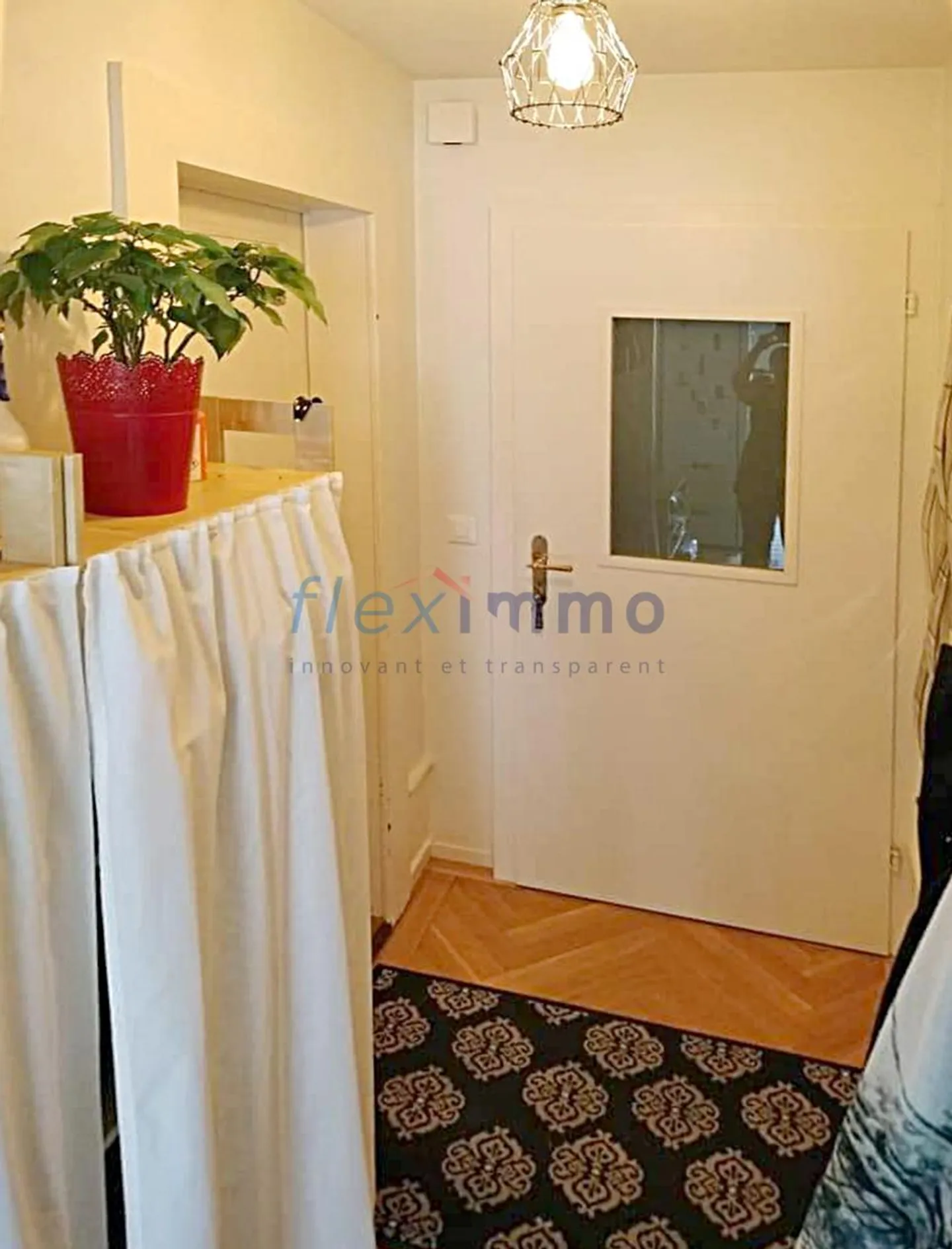 Magnificent renovated apartment - Photo 2 of 9