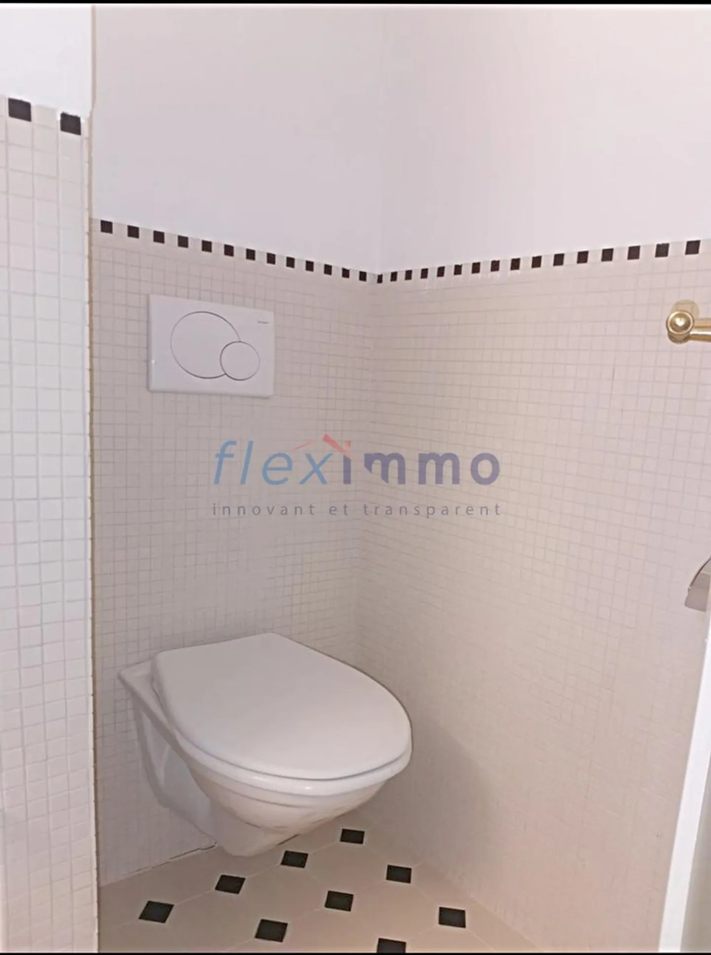 Magnificent renovated apartment - Photo 8 of 9