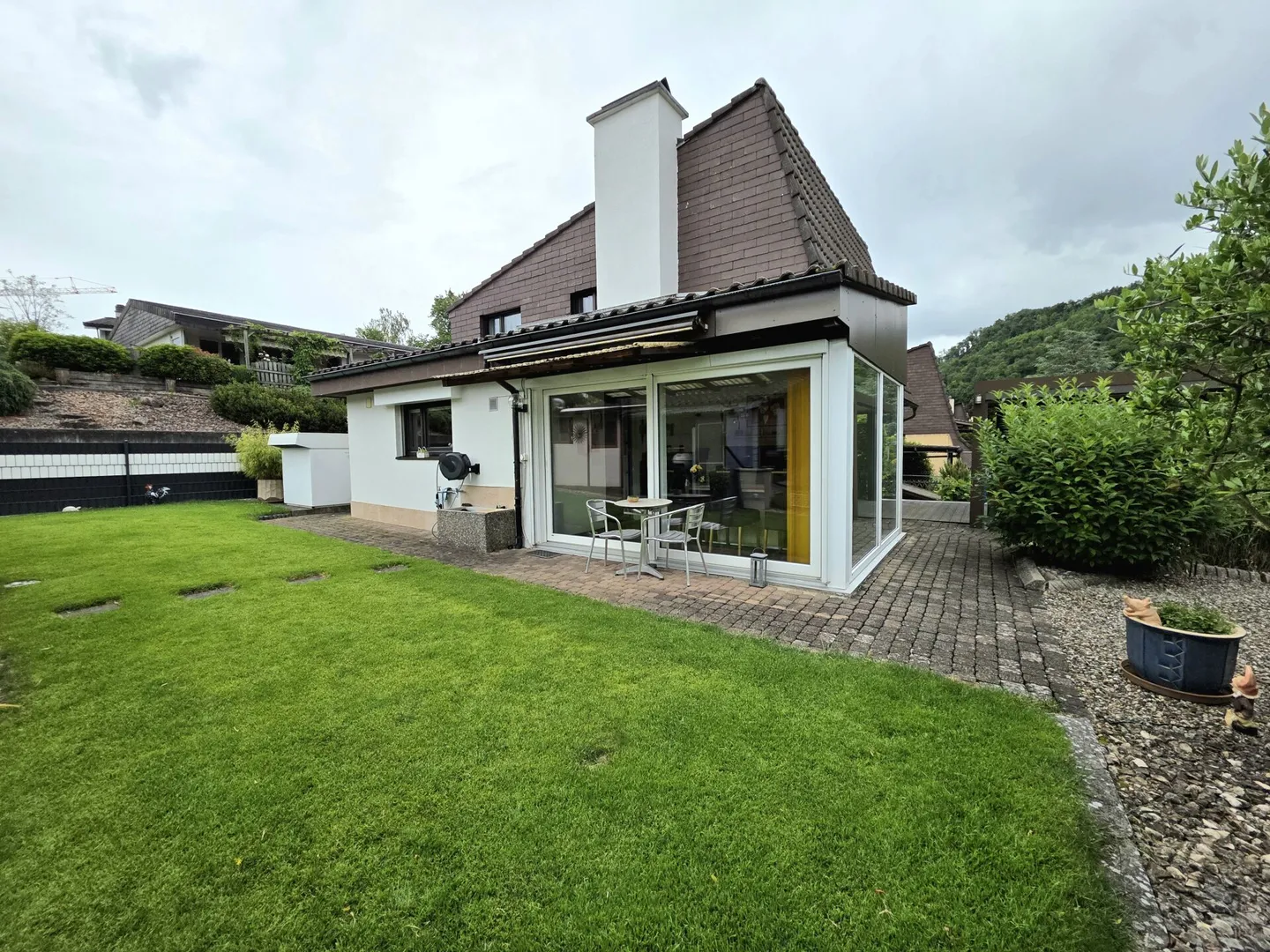 Family happiness with winter garden, fireplace and large garden - Photo 1 of 21