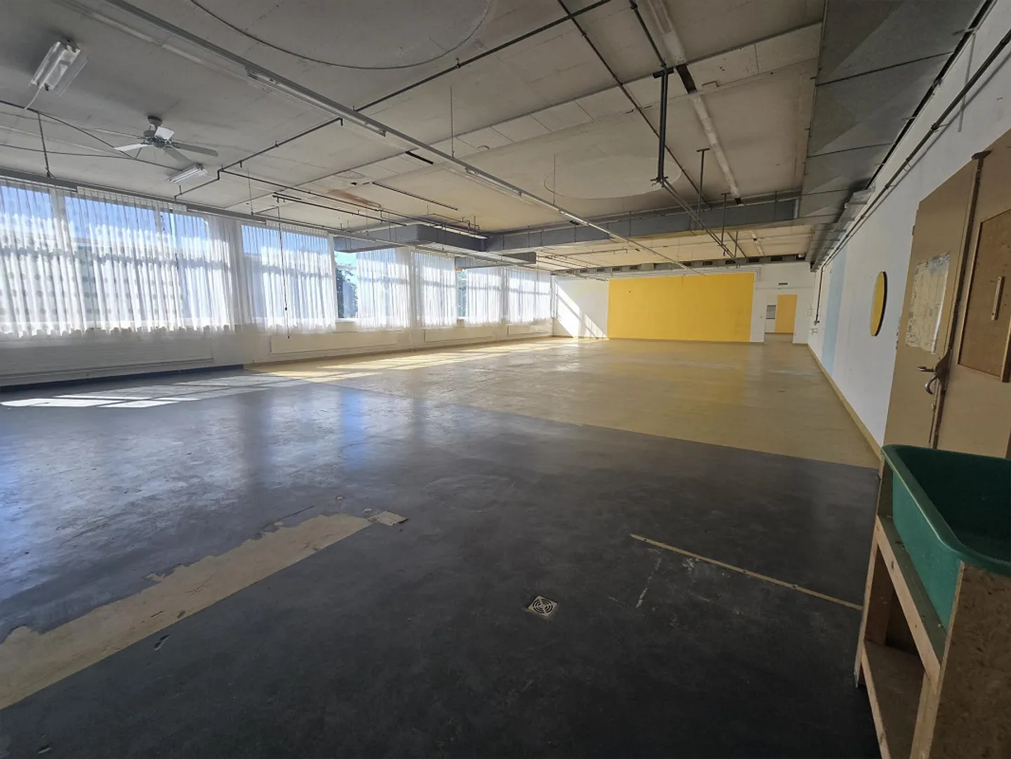 Magazzino Hall Spazio di Stoccaggio Commerciale Riscaldato 780m2 - Foto 2 di 6