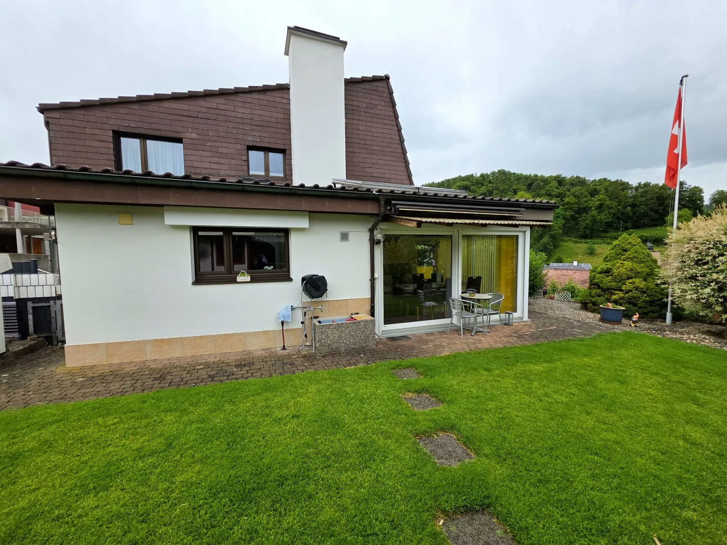 Family happiness with winter garden, fireplace and large garden - Photo 2 of 21