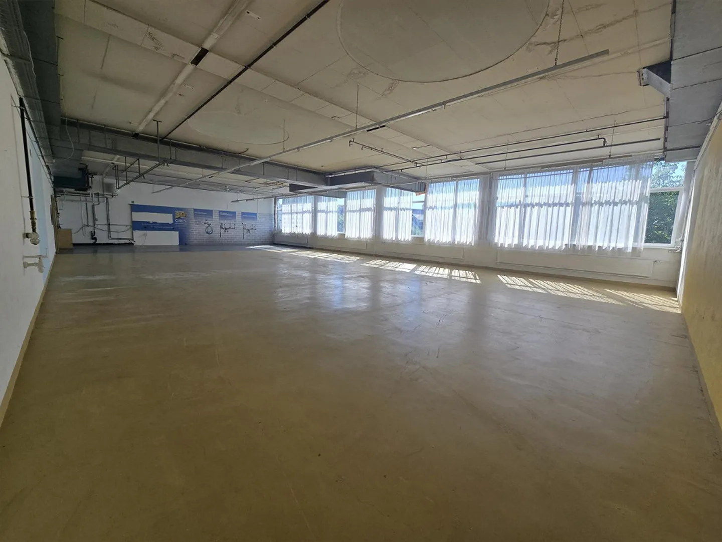 Magazzino Hall Spazio di Stoccaggio Commerciale Riscaldato 780m2 - Foto 3 di 6