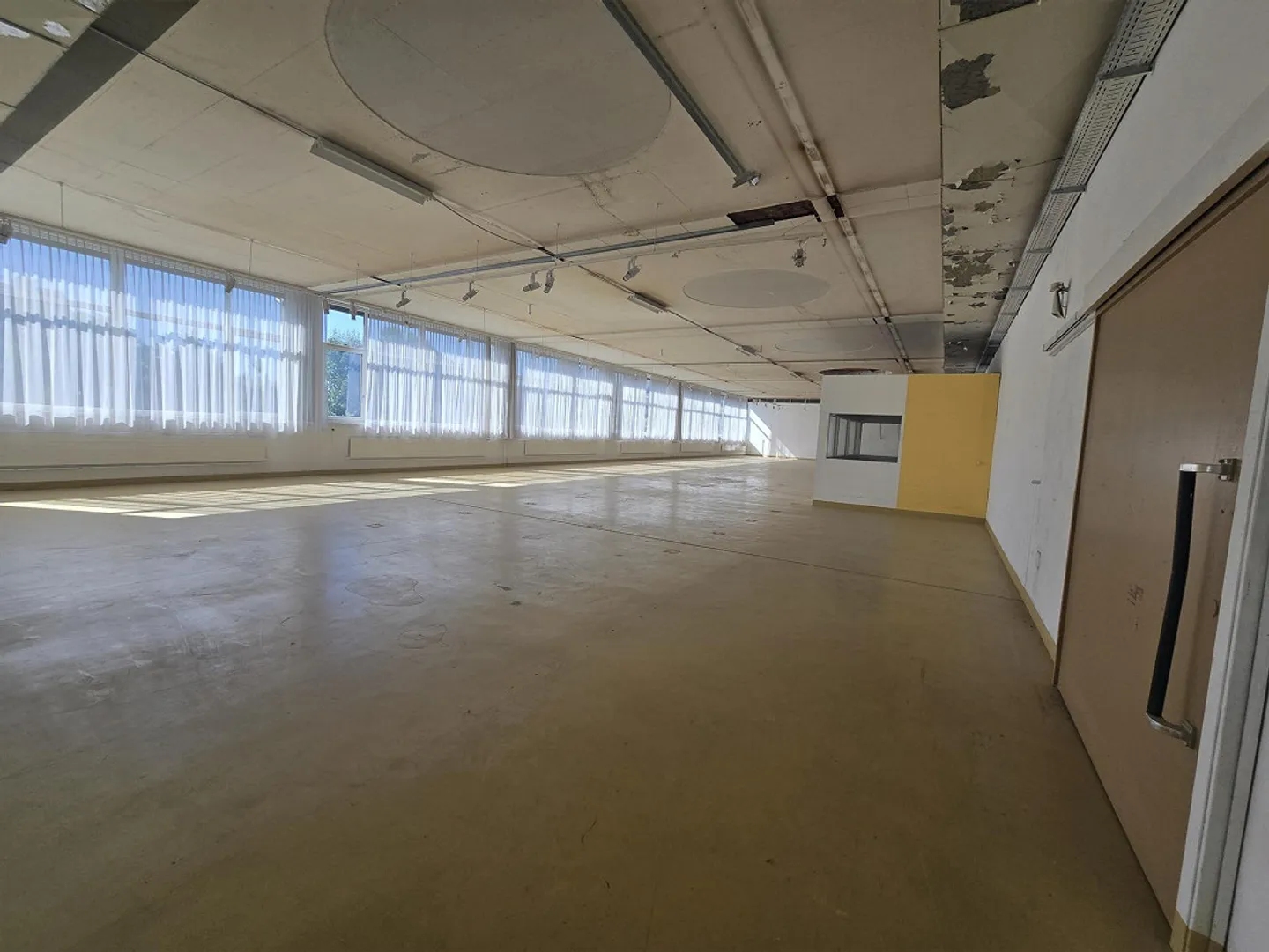 Magazzino Hall Spazio di Stoccaggio Commerciale Riscaldato 780m2 - Foto 1 di 6