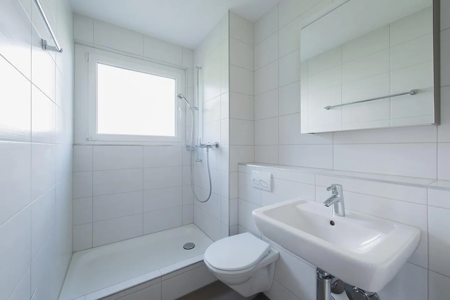 Helle, grossflächige Wohnung mit 2 Badezimmer - Foto 4 von 8