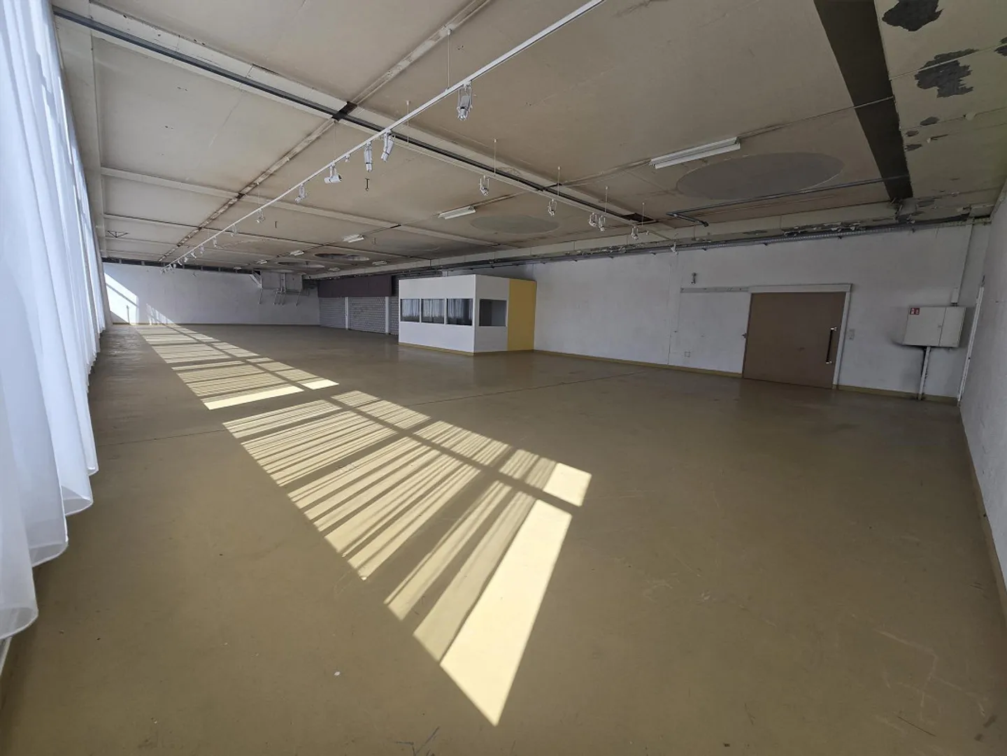 Magazzino Hall Spazio di Stoccaggio Commerciale Riscaldato 780m2 - Foto 4 di 6