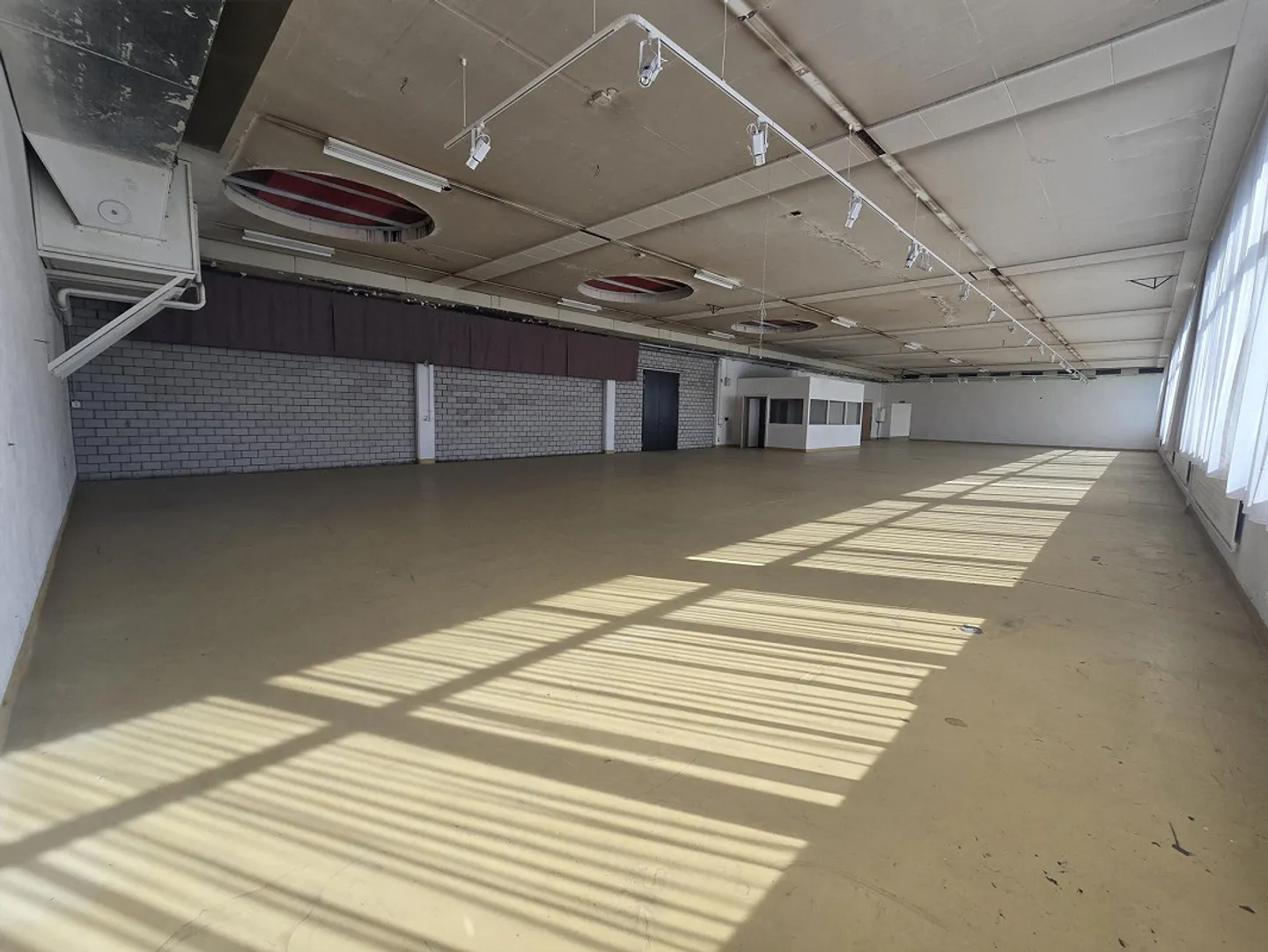 Magazzino Hall Spazio di Stoccaggio Commerciale Riscaldato 780m2 - Foto 5 di 6