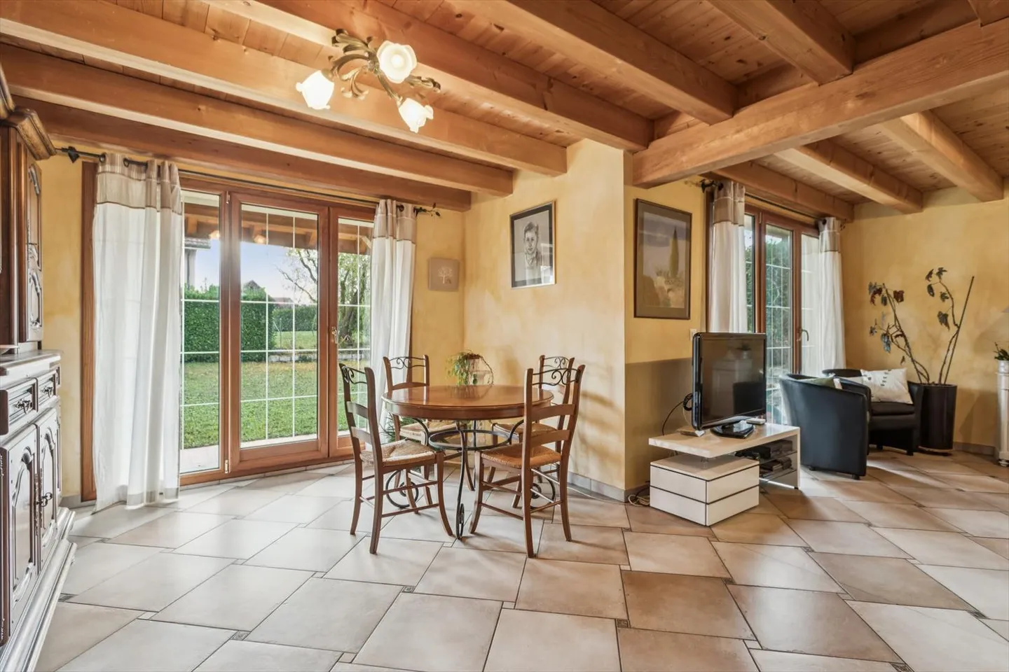 Wunderschöne Familienvilla mit Pool - Foto 5 von 13