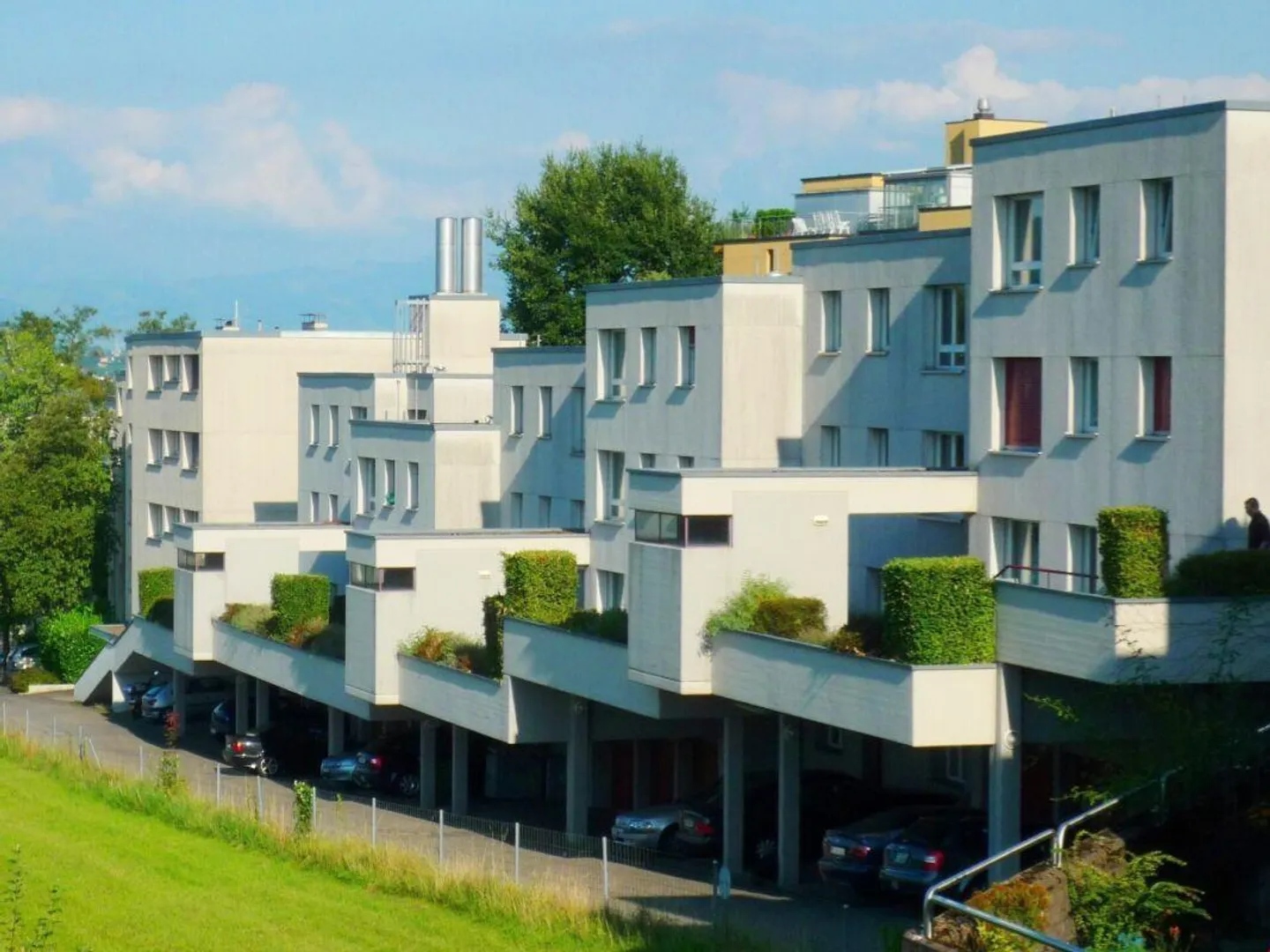 Nuovamente ristrutturato con vista lago e area salotto in giardino! - Foto 1 di 13